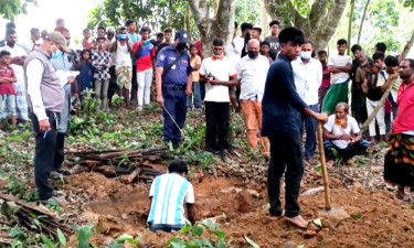 আদালতের নির্দেশ, হাকিমপুরে ১৫ মাস পর মরদেহ উত্তোলন