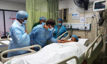 ফরিদা পারভীনকে দেখতে হাসপাতালে মির্জা ফখরুল
