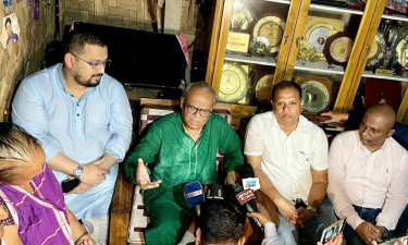 ঋতুপর্ণার ক্যান্সার আক্রান্ত মায়ের পাশে তারেক রহমান