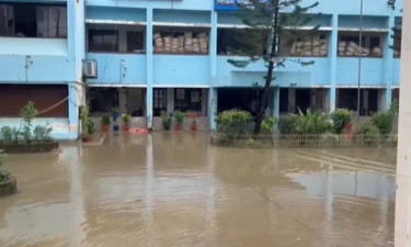 টানা বৃষ্টিতে কক্সবাজার শহরের বিভিন্ন গুরুত্বপূর্ণ স্থানে জলাবদ্ধতা