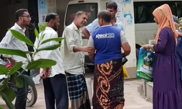 সরকারি হাসপাতালে রোগী ভর্তি থেকে প্রেশার মাপা, সবই করেন দালালরা