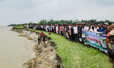 যমুনায় পানি বাড়ছে, ভাঙছে নদীতীর-বসতবাড়ি