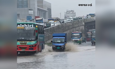 দু’দিনের বৃষ্টিতে বিমানবন্দর সড়কে জলাবদ্ধতা