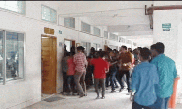 আদালত প্রাঙ্গণে আসামিকে গণপিটুনি, ভিডিও ভাইরাল