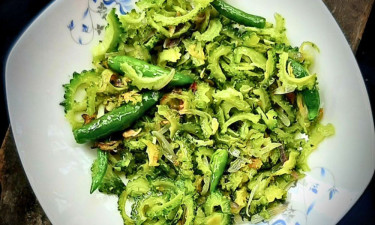 করলা খাওয়ার পর যেসব খাবার থেকে দূরে থাকবেন