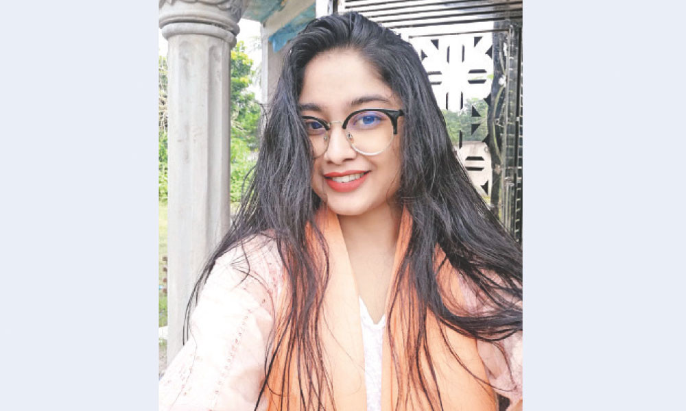 যেন কারো একান্ত গোপন চিঠির খাম খুলেছি