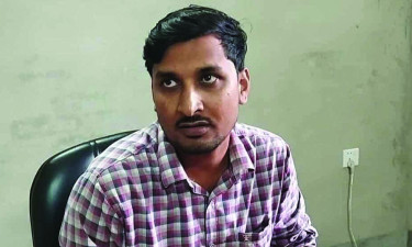 নোবিপ্রবির সেকশন অফিসার মামুনকে পুলিশে দিল শিক্ষার্থীরা