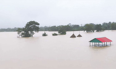 বাঁধের ভাঙনে গ্রামাঞ্চল প্লাবিত শহরেও জলাবদ্ধতা