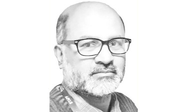 আমলাতন্ত্রের ছায়াতলে আমজনতা