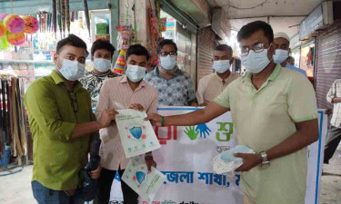 শিবচরে করোনা সচেতনতায় মাস্ক ও লিফলেট বিতরণ করল বসুন্ধরা শুভসংঘ