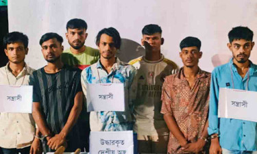 হাজীগঞ্জে ৬ কিশোর গ্যাং সদস্যসহ গ্রেপ্তার ১৩