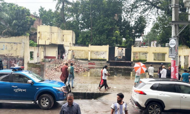 আ. লীগ কার্যালয়ের ধ্বংসস্তূপে নির্মিত হচ্ছে ‘জুলাই শহীদ স্মৃতিস্তম্ভ’