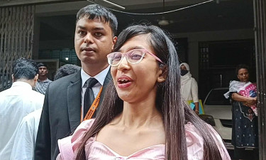 সুরক্ষা চেয়ে মেয়ের মামলা, আদালতে মা-বাবা