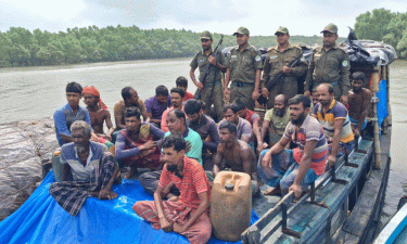 নিষেধাজ্ঞা অমান্য করে সুন্দরবনে মৎস্য আহরণ, ২৭ জেলে আটক