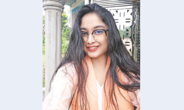 যেন কারো একান্ত গোপন চিঠির খাম খুলেছি