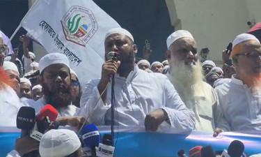 জুমা শেষে বায়তুল মোকাররমের সামনে হেফাজতের বিক্ষোভ