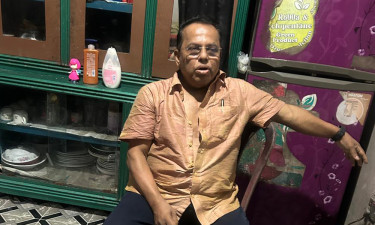 কেয়ারটেকারের বাড়িতে বেড়াতে এসে বিপাকে গার্মেন্টস মালিক