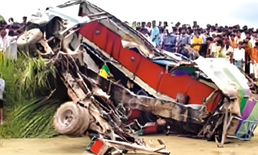 আক্কেলপুর ট্র্যাজেডি : সেই ভয়াবহ বাস-ট্রেন দুর্ঘটনার ১৯ বছর আজ