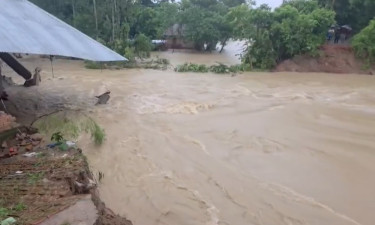 ফেনীতে আবারো বন্যা, আগের ক্ষতি কাটিয়ে ওঠার আগেই নতুন বিপর্যয়