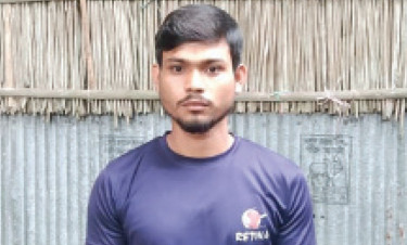 তালিমারা প্যান্ট পরেই পরীক্ষা দিয়েছিল মানিক