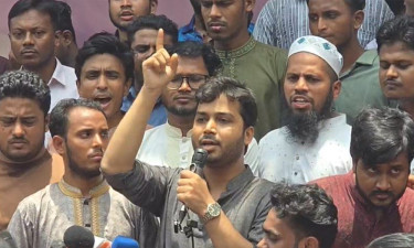 ব্যবসায়ীকে হত্যা-চাঁদাবাজি-সন্ত্রাসের প্রতিবাদে ছাত্র অধিকারের বিক্ষোভ