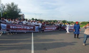 পদ্মা সেতুর টোলপ্লাজায় বিক্ষোভ, ৪০ মিনিট যান চলাচল বন্ধ