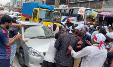 বনানীতে সড়ক অবরোধ করল সিএনজিচালকরা