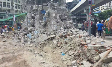 শাহবাগের প্রজন্ম চত্বর ভাঙল গণপূর্ত