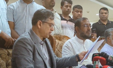 ঐকমত্য কমিশনের বৈঠক শেষে কথা বলছেন সালাহউদ্দিন আহমেদ