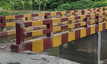 কাজ শেষ হওয়ার আগেই সেতুতে ফাটল