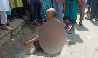 আ. লীগ নেতাকে মারধর করে পুলিশে সোপর্দ