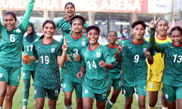 ২ গোলে এগিয়ে থেকে বিরতিতে বাংলাদেশ