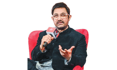 ২৭ বছর পর গানে ফিরছেন আমির খান
