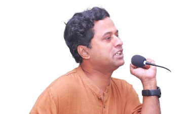বাংলাদেশ বলেই সরকারের দায়িত্বে থাকা কেউ এমন পোস্ট দিতে পারে : শরিফুল হাসান