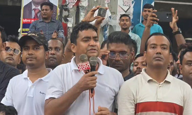 বিক্ষোভ-পরবর্তী সমাবেশে বক্তব্য দেন ছাত্রদলের সাধারণ সম্পাদক