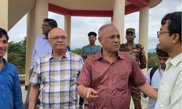রোহিঙ্গা ক্যাম্প পরিদর্শন করলেন দুই উপদেষ্টা