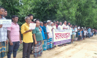 ‘স্কুলে যেতে কষ্ট হয়, পাকা রাস্তা চাই’