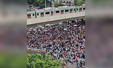 ছাত্রদল শাহবাগ অবরোধের পরপরই গুলিস্তানে এনসিপির বিক্ষোভ
