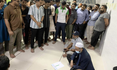 পদত্যাগের দাবিতে কুমিল্লা ভিক্টোরিয়া কলেজের অধ্যক্ষ অবরুদ্ধ
