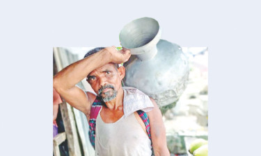 জল টেনে জীবিকার লড়াই