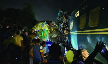 তিন ঘণ্টা পর ছেড়ে গেল খুলনা-ঢাকা সুন্দরবন ট্রেন