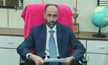 ৮ ঘণ্টা অবরুদ্ধের পর পুলিশ পাহারায় ক্যাম্পাস ত্যাগ করলেন ভিক্টোরিয়া অধ্যক্ষ