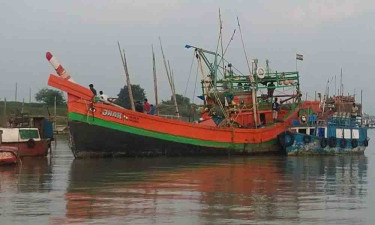 বাংলাদেশের জলসীমায় অনুপ্রবেশ করে মাছ শিকার, ভারতীয় ৩৪ জেলে আটক