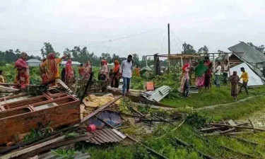 সিরাজগঞ্জে ২ মিনিটের ঘূর্ণিঝড়ে লণ্ডভণ্ড ৪ গ্রাম