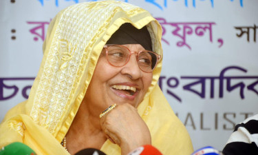 চোখের জলে ভিজে ক্যারিয়ারের গল্প শোনালেন আনোয়ারা