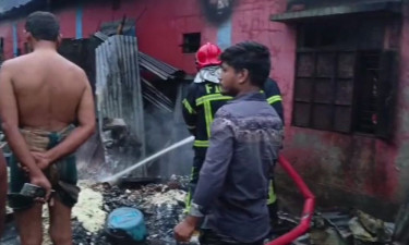 আশুলিয়ায় আগুন, বসতবাড়ি ও অটোরিকশা গ্যারেজ ভস্মীভূত