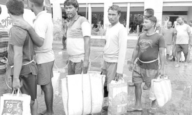 ট্রলারসহ ৩৪ ভারতীয় জেলে আটক