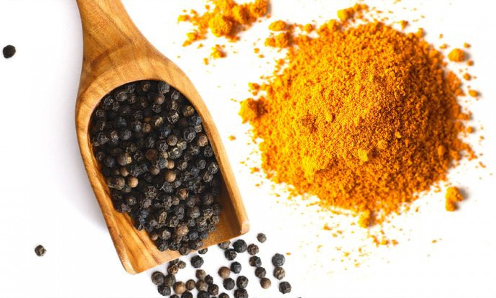 বাতের ব্যথা কমাতে সাহায্য করে হলুদ ও গোলমরিচ