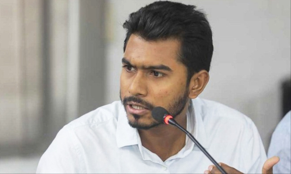 Gozal qoramagizlar ozlarini qollari bilan silaydilar