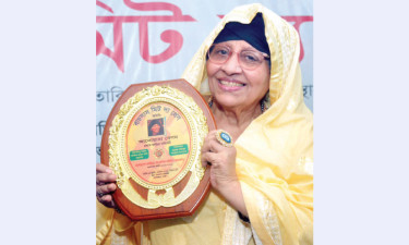 বিশেষ সম্মাননায় আপ্লুত আনোয়ারা